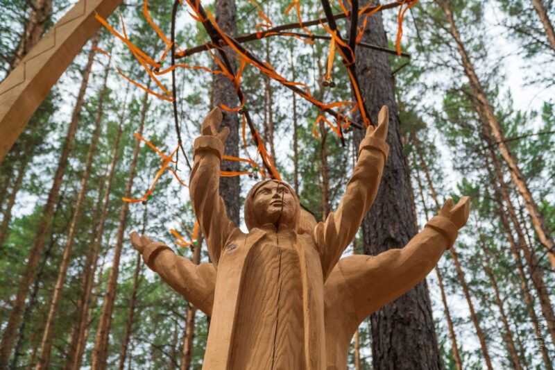 Якутяне участвуют в фестивале деревянной скульптуры «Лукоморье на Байкале»