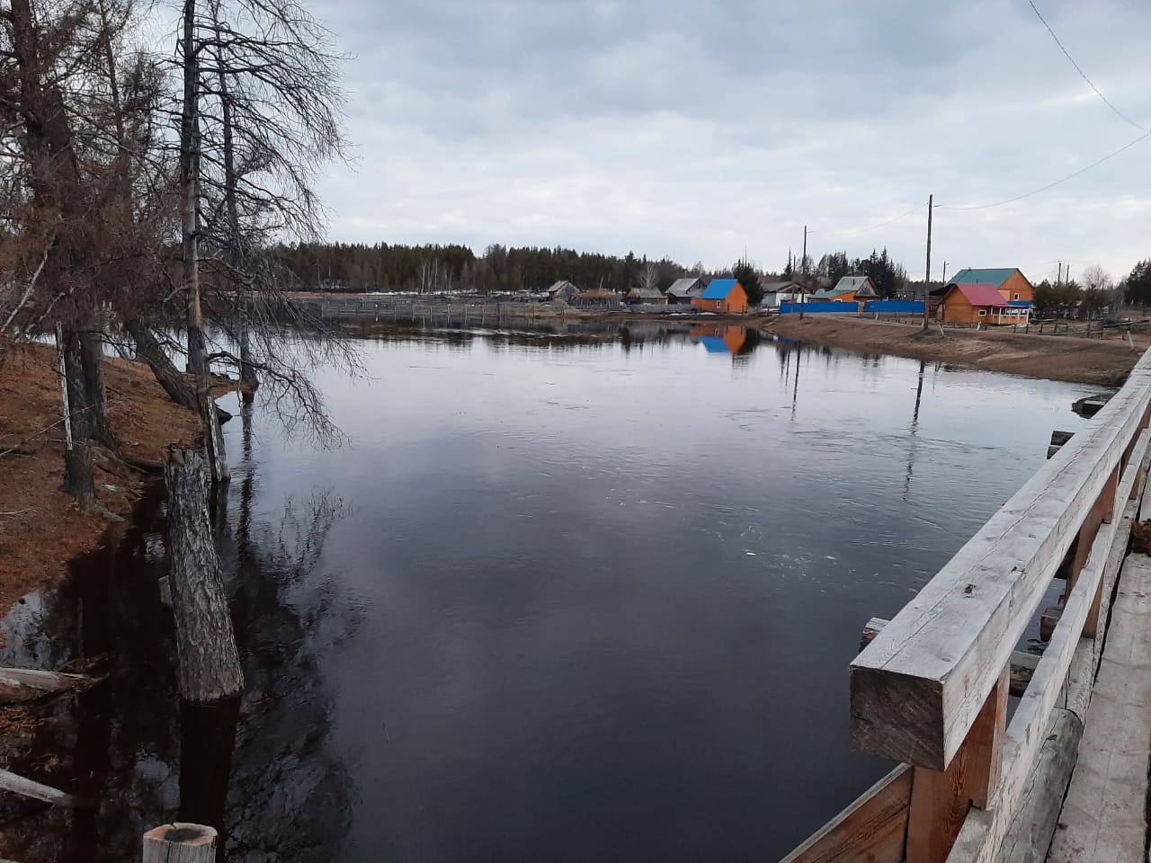Территории 7 домохозяйств затопило в якутском селе Бясь-Кюель
