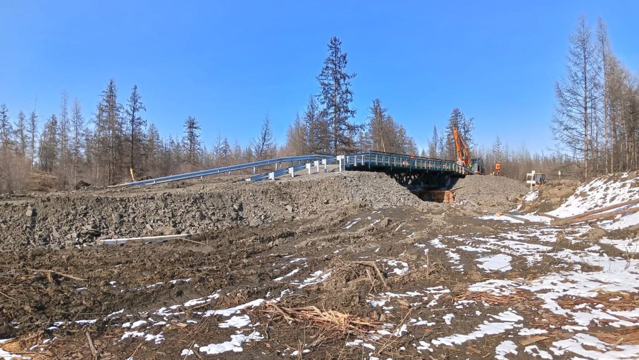 Мост через речку Тэктэнэ проложили в Верхоянском районе Якутии