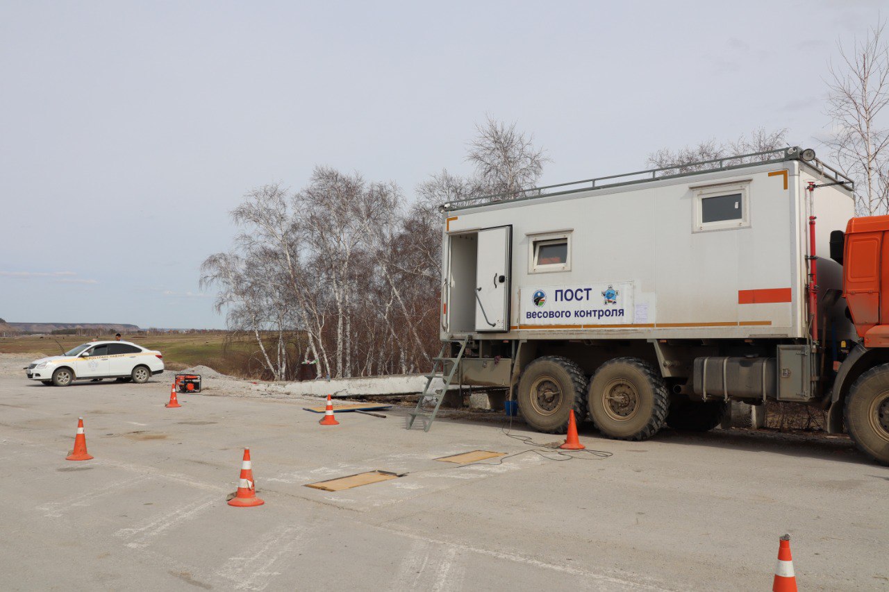 Движение грузового транспорта по региональным дорогам временно ограничили в Якутии 