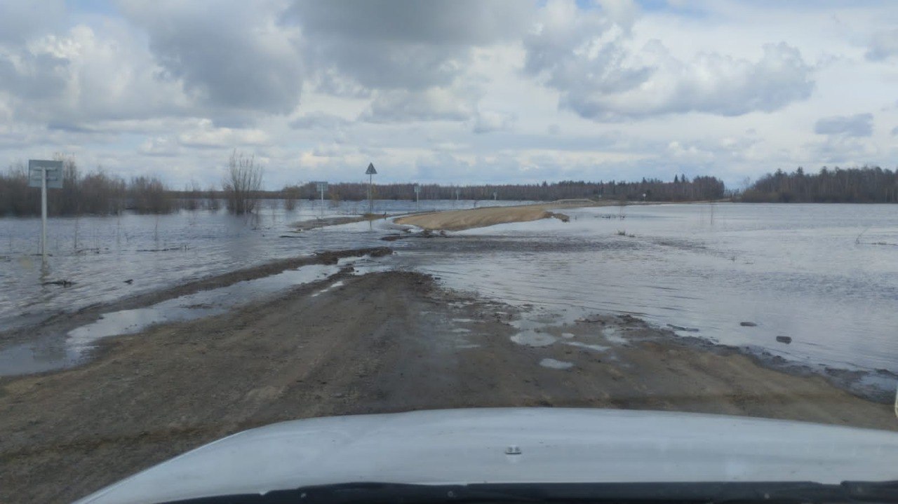 Проезд к селу Петропавловск временно закрыли в Якутии из-за паводка