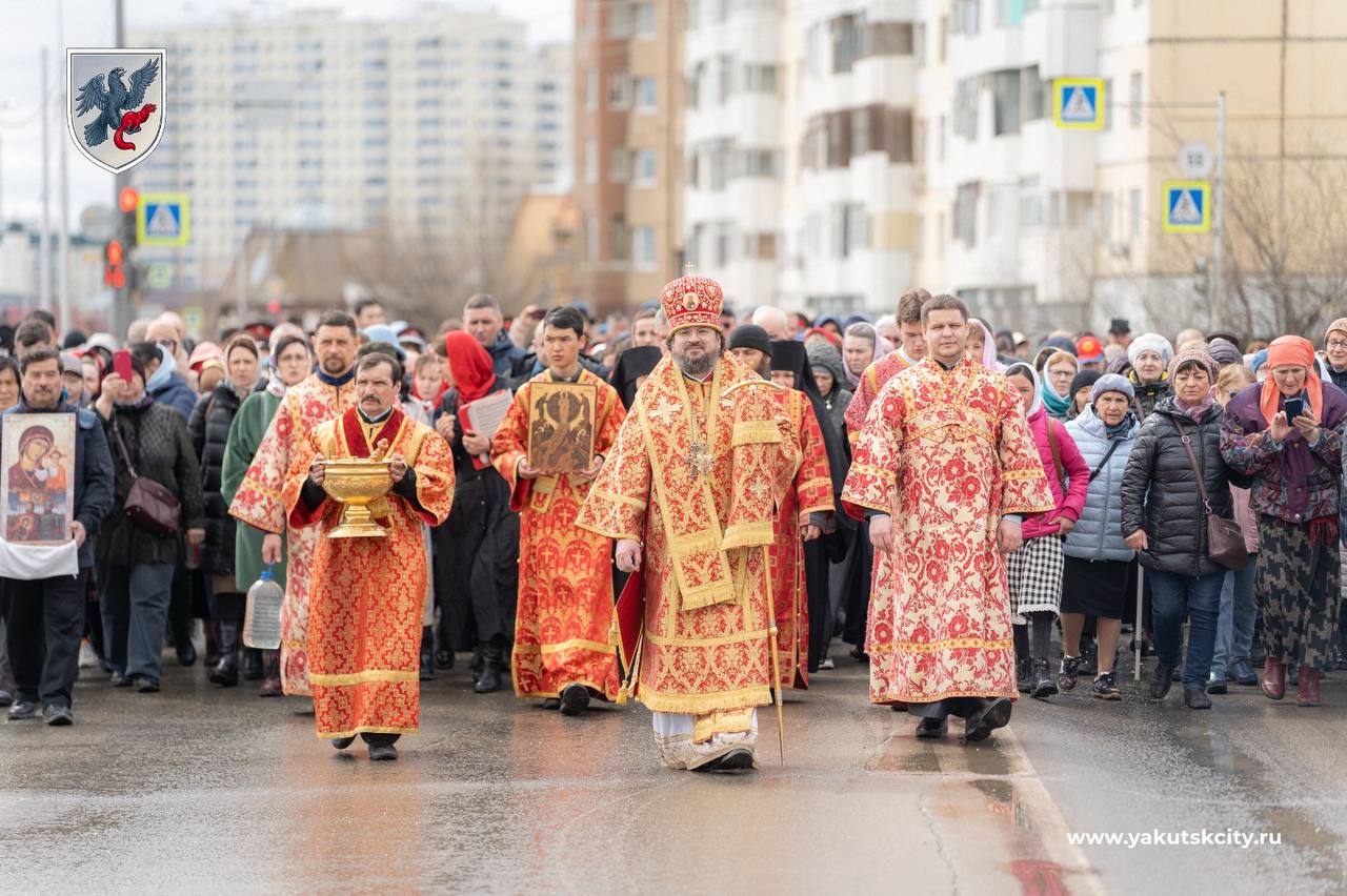 Традиционный пасхальный Крестный ход в честь Дня Победы прошел в Якутске