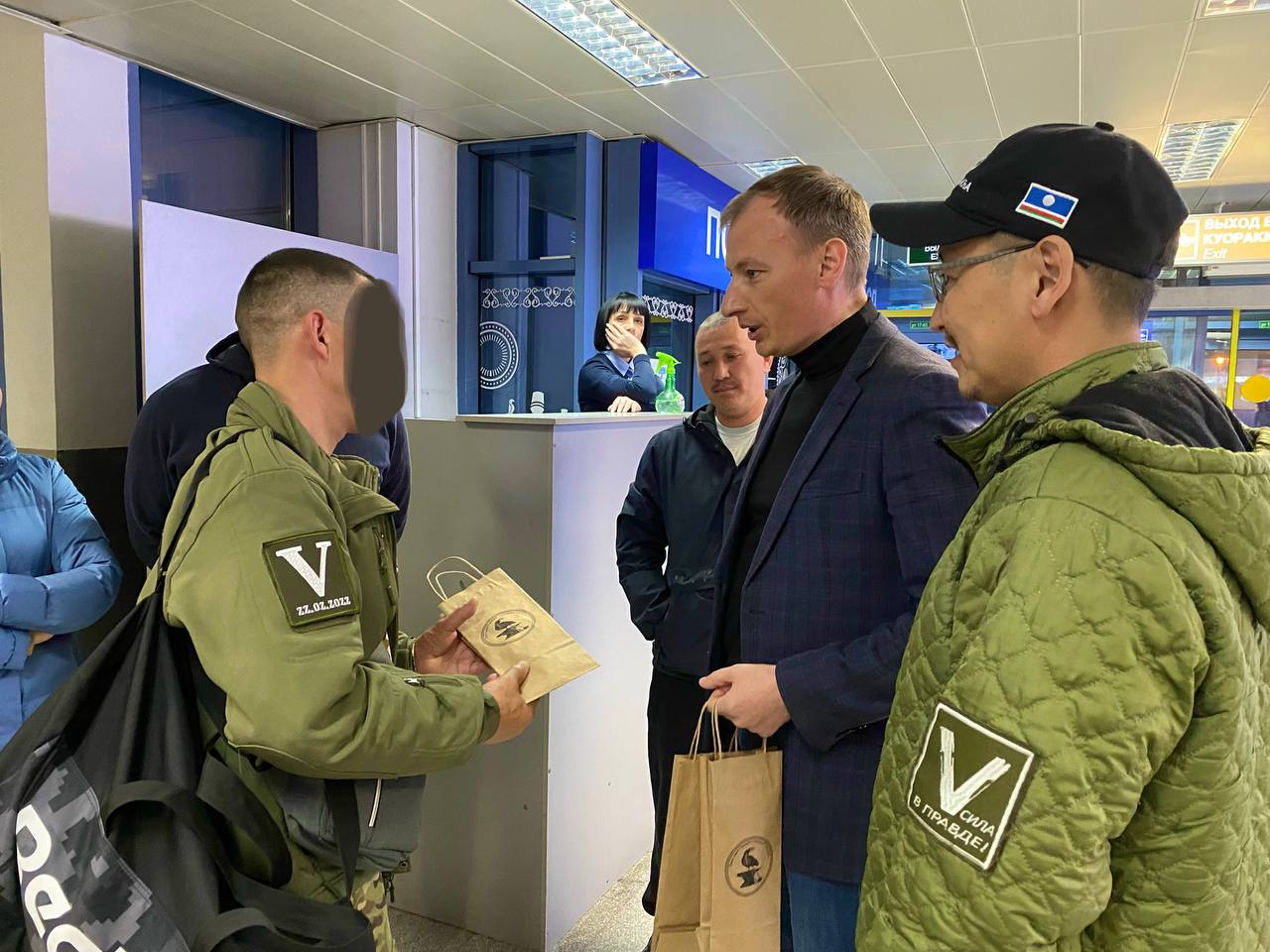 Минэкологии Якутии встретили прибывших бойцов СВО в аэропорту столицы региона