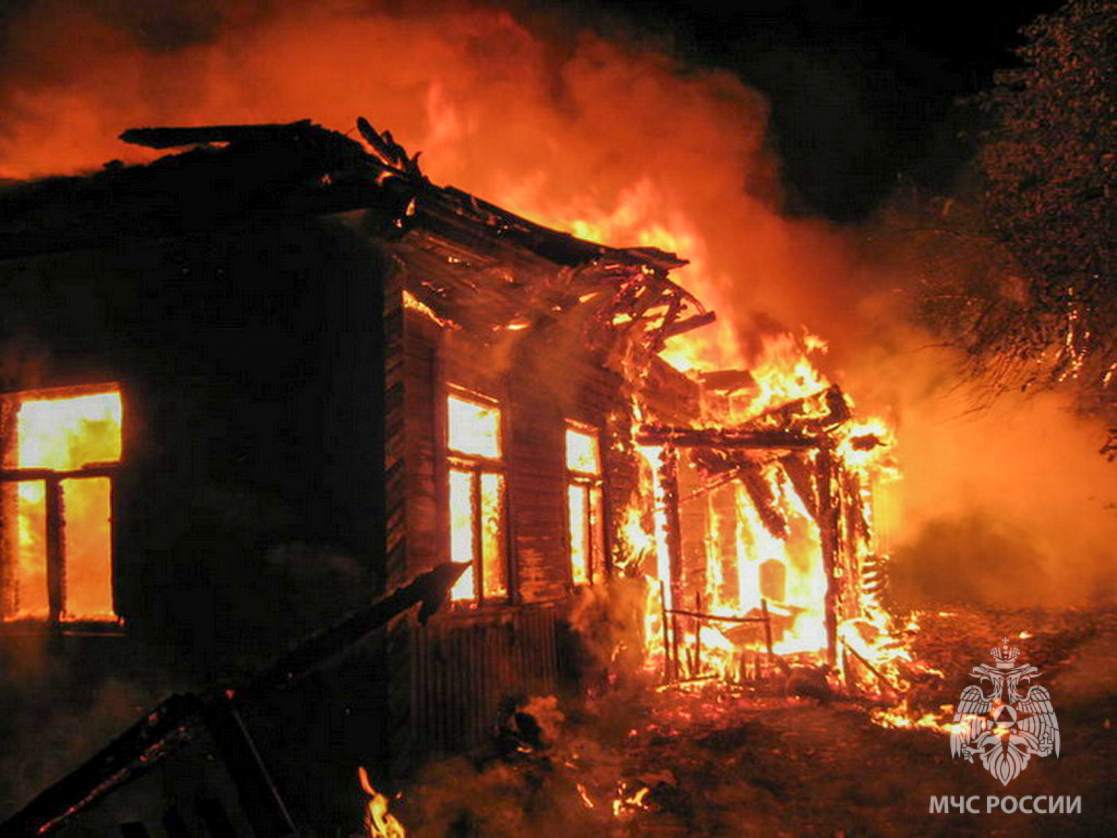 Мужчина погиб при пожаре в доме в Хангаласском районе Якутии