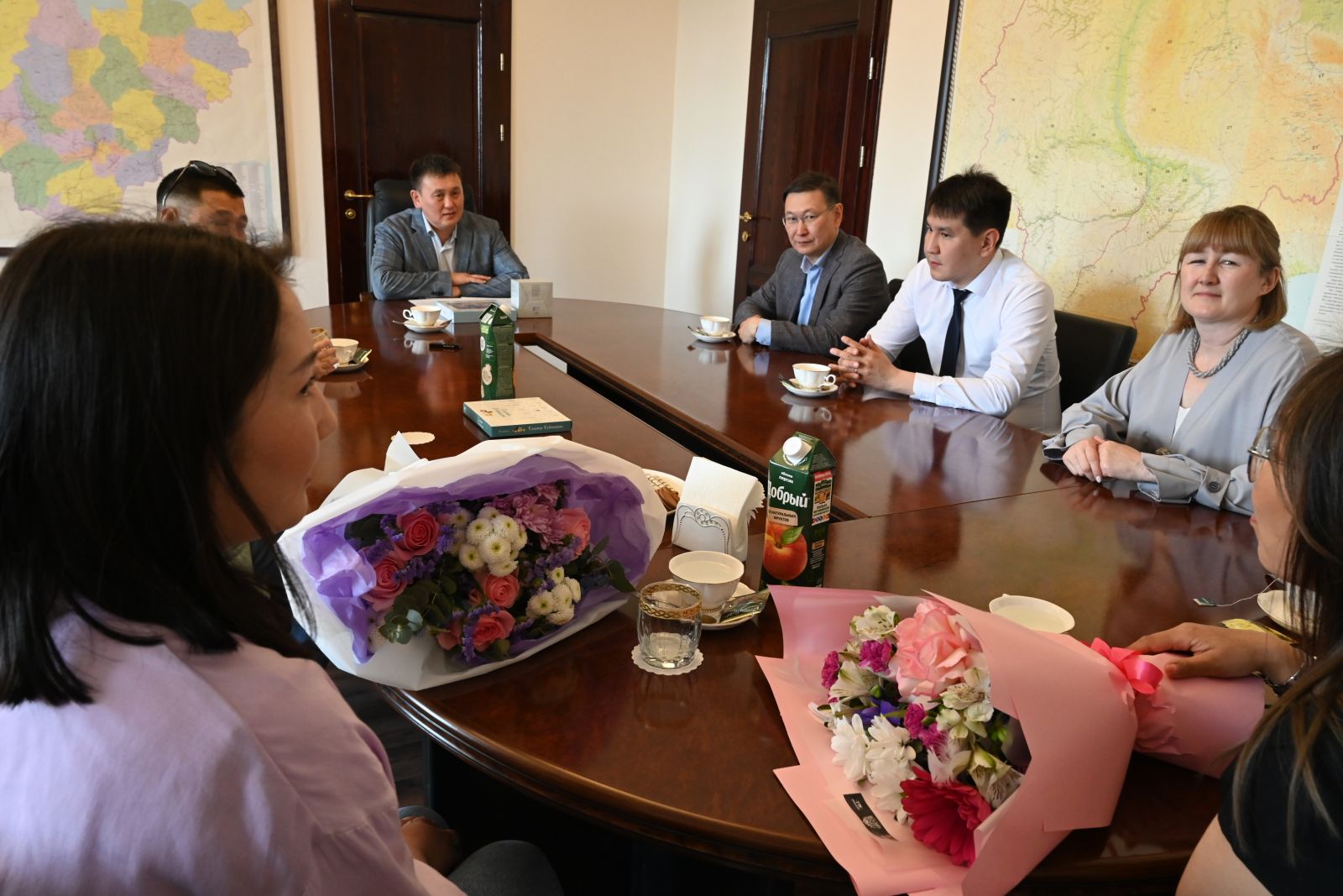 Сотрудники Минимущества Якутии поздравили детей коллег, мобилизованных на СВО