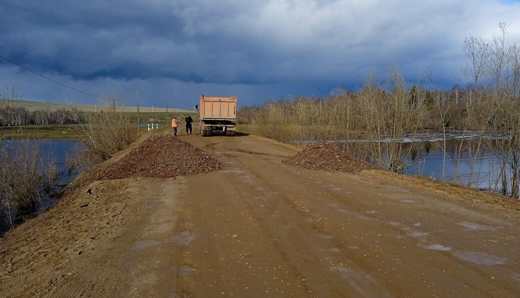 Дорожники приступили к ремонту подтопленного участка автодороги «Умнас» в Якутии