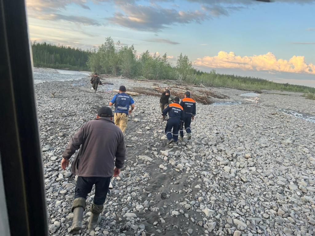 Двух человек отыскали спасатели в Эвено-Бытантайском районе Якутии