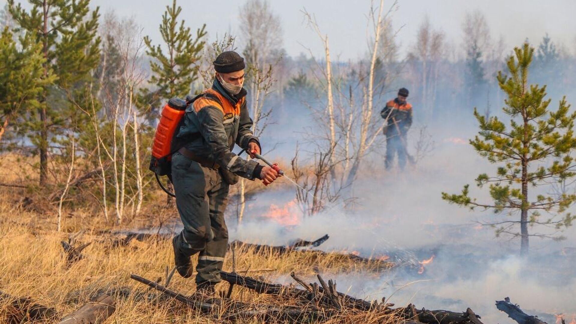 Три лесных пожара потушили в Якутии за сутки