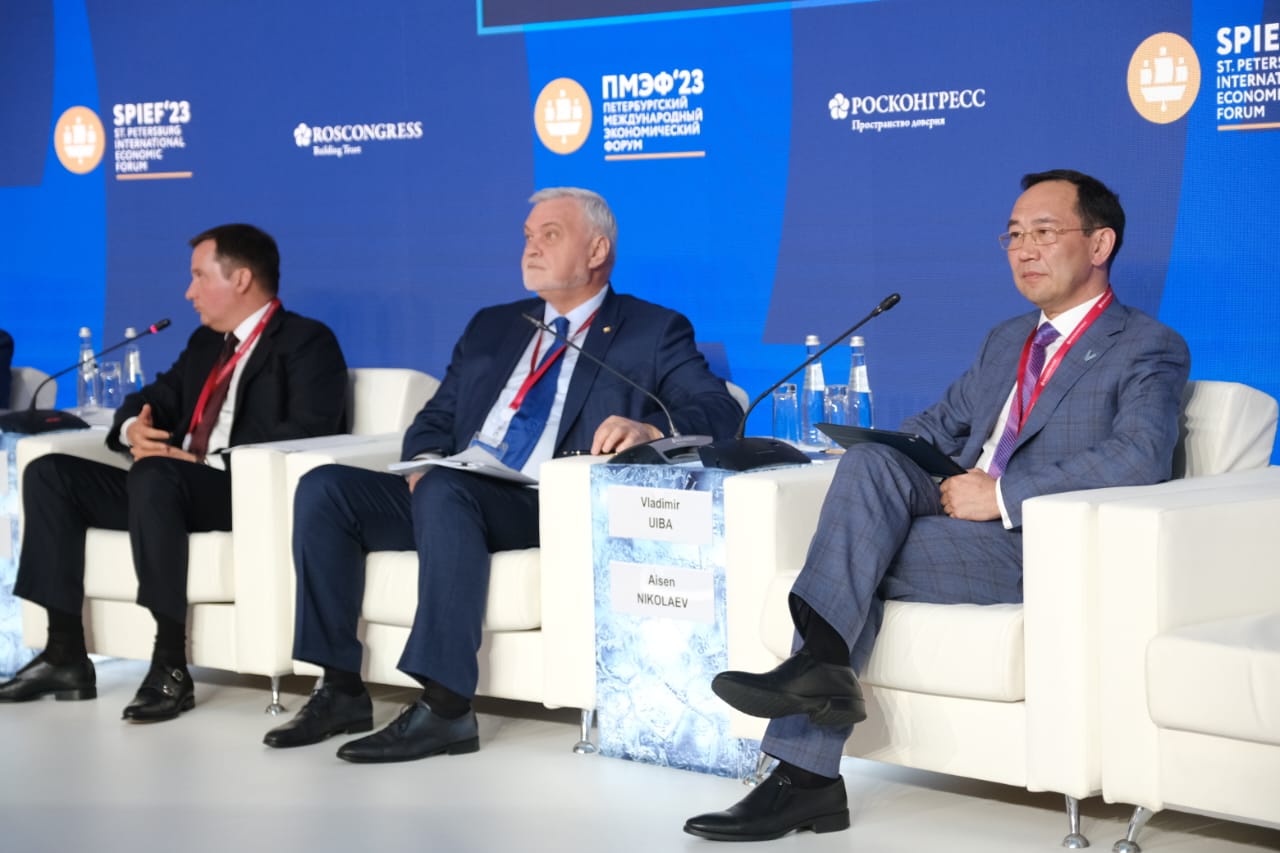 Айсен Николаев: За пять лет в экономику Якутии инвестировано два триллиона рублей