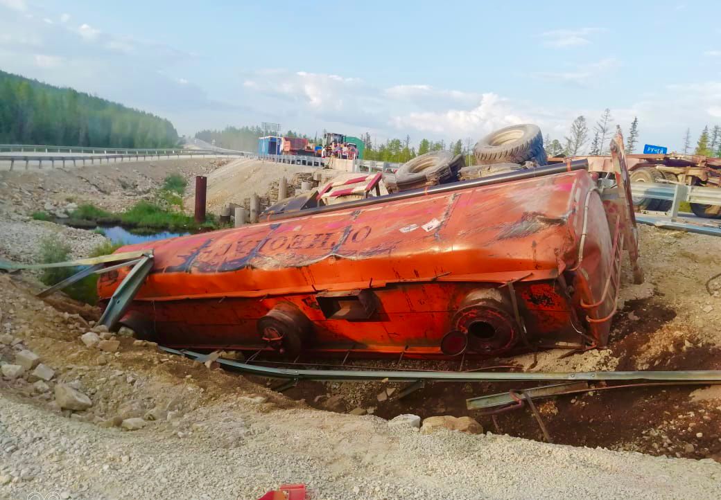 Разлив нефтепродуктов произошел на автодороге «Лена» в Якутии