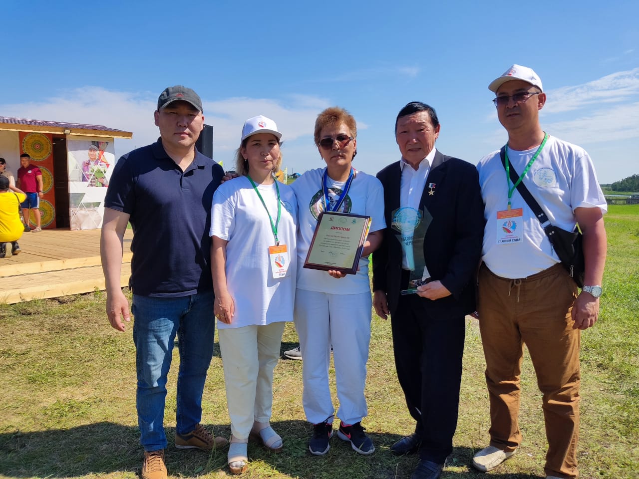 Доярка из Сунтарского района стала чемпионом конкурса операторов машинного доения коров в Якутии