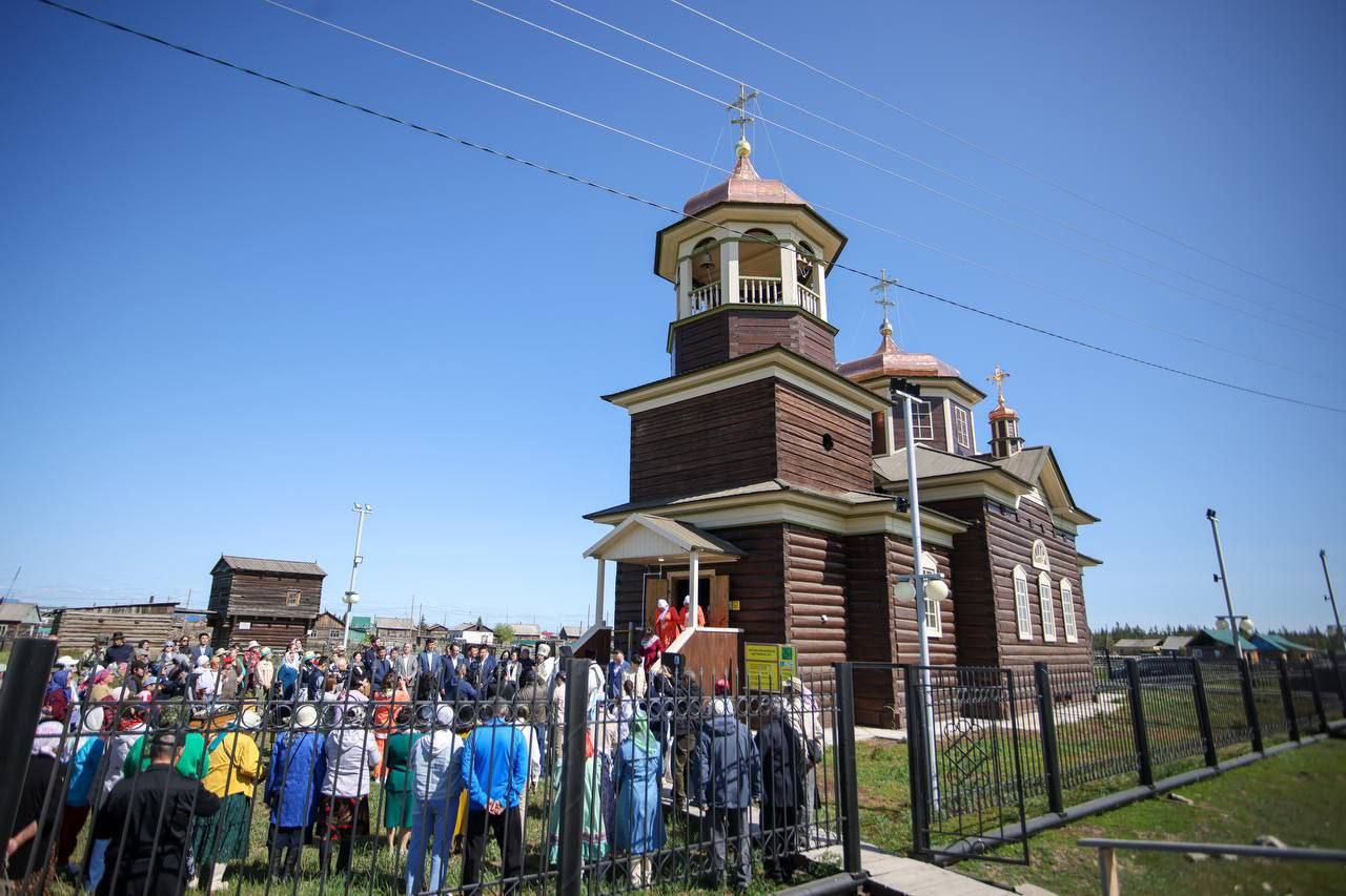 Николаевскую церковь открыли после реставрации в Хангаласском районе Якутии