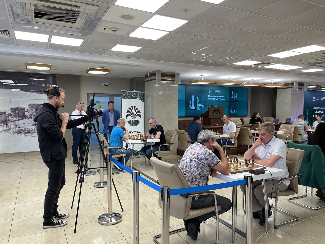 Якутяне участвуют в межрегиональном шахматном турнире в Иркутске
