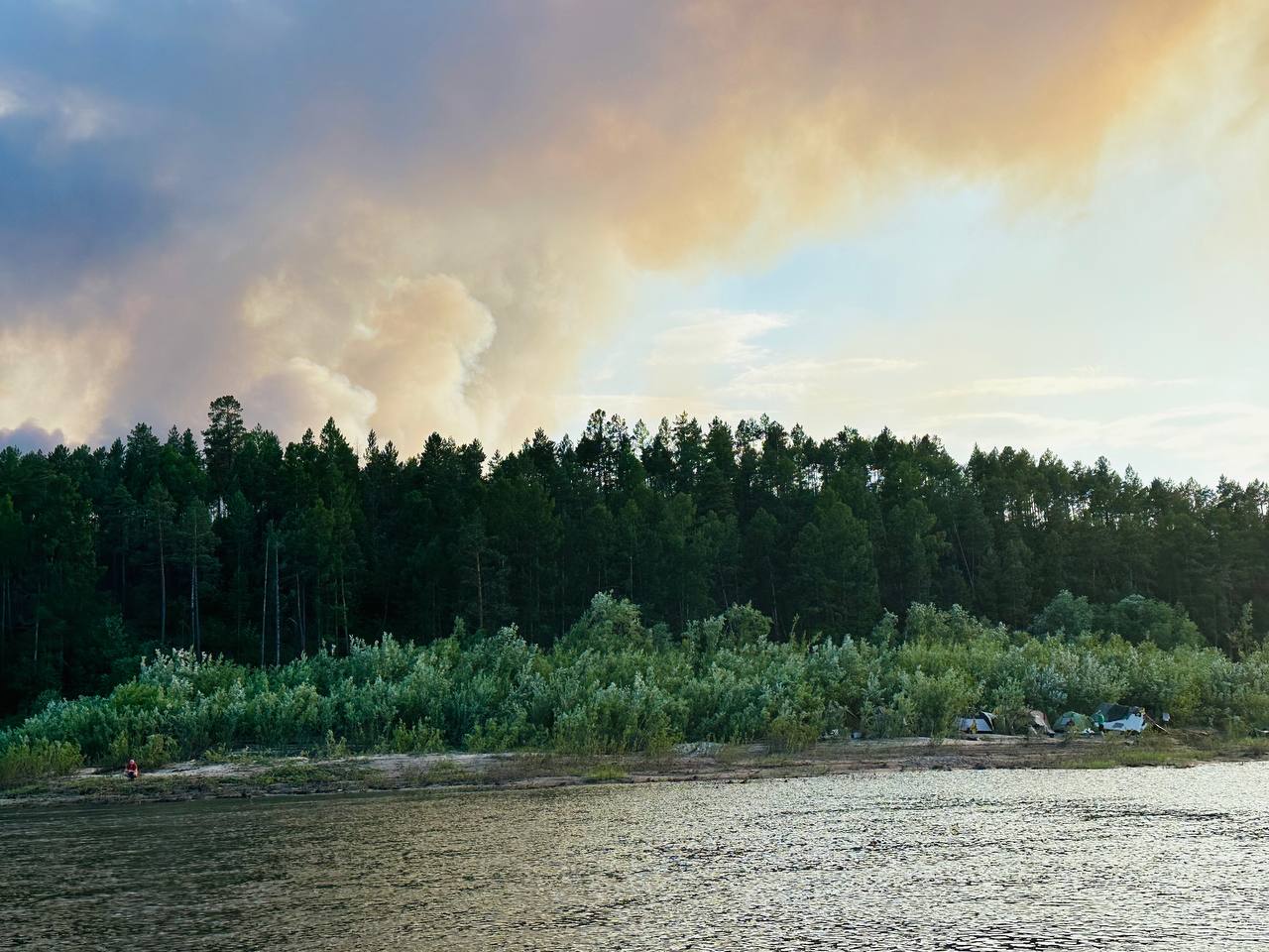 Лесной пожар тушат в Олекминском районе