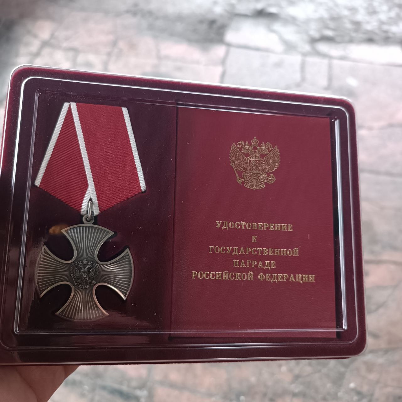 Члена «Единой России», участника СВО Николая Потапова наградили орденом мужества во Владивостоке