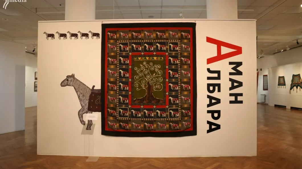 Выставка «Аман албара» ааны Зверевой открылась в Якутске
