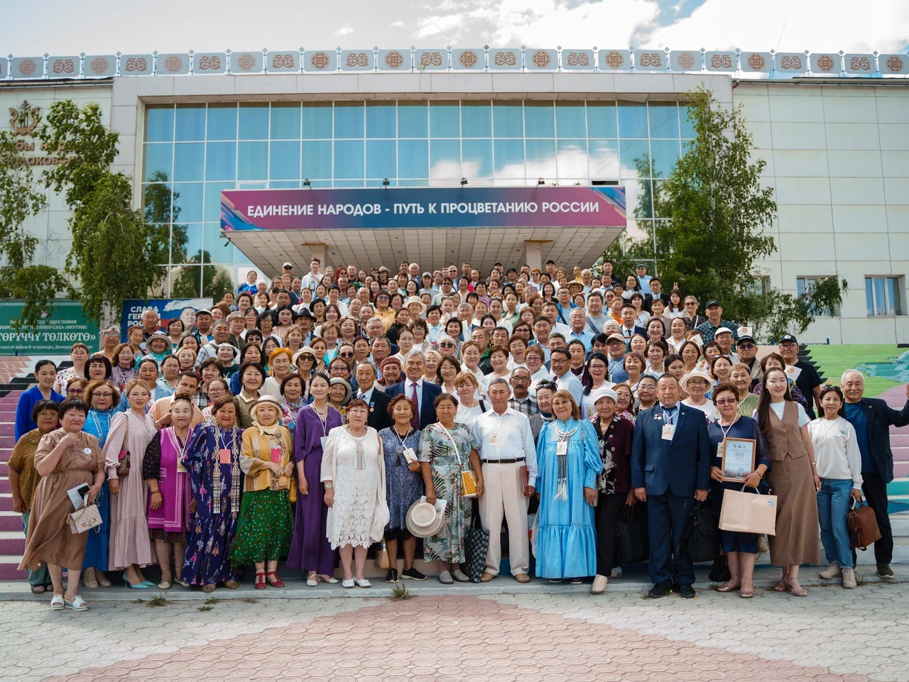 Более 500 человек приняли участие в Съезде родословия народов Якутии – «Төрүччү төлкөтө»