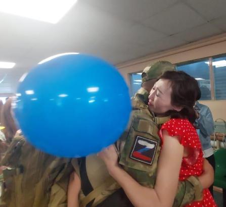 Участника СВО встретили в аэропорту Мирного в Якутии