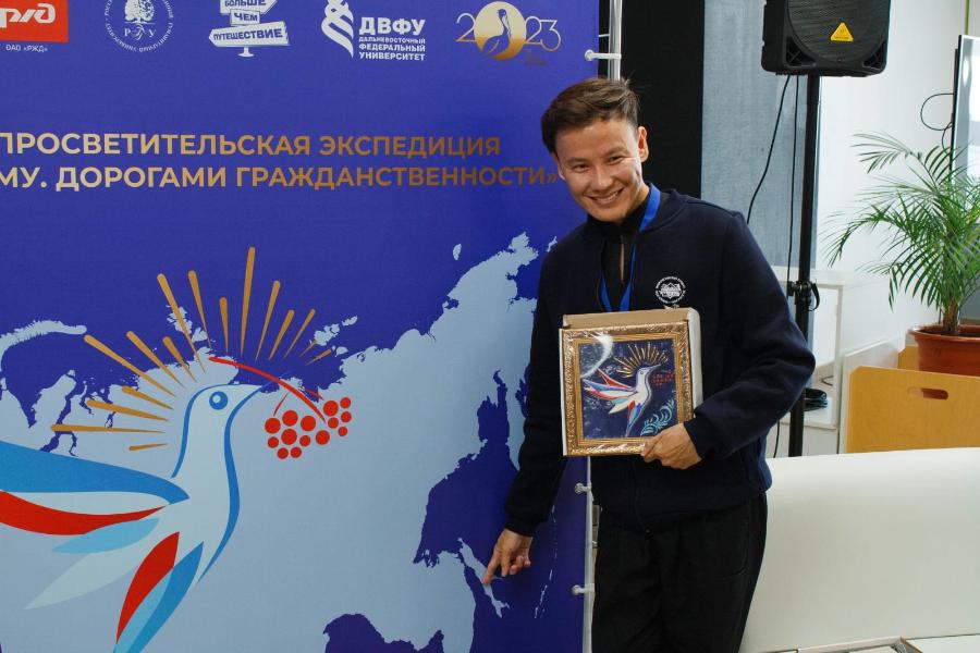 Преподаватель СВФУ представил патриотический кинопроект на Всероссийской просветительской экспедиции во Владивостоке