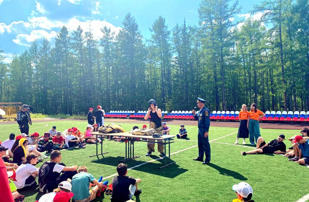 Соревнования для воспитанников лагеря «Орленок» провели огнеборцы в якутском селе Арылах