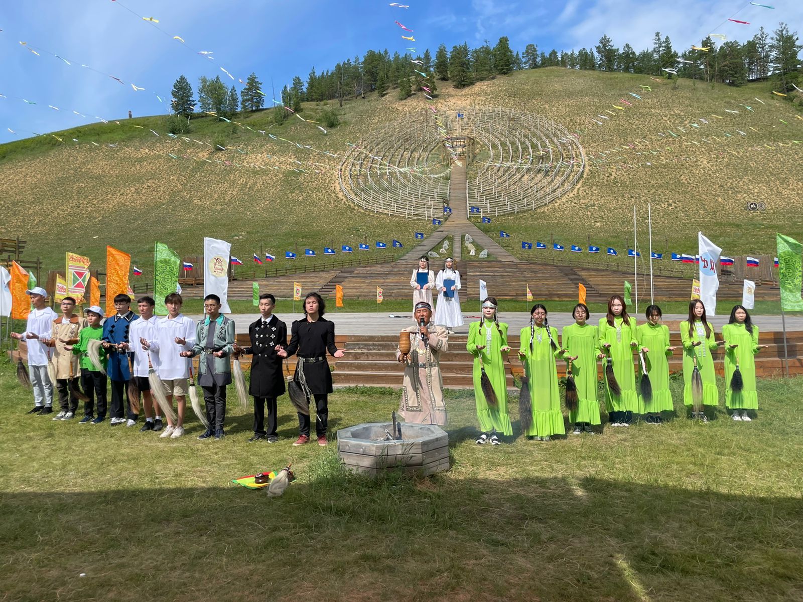 Ысыах провели для участников международной олимпиады школьников «Туймаада»