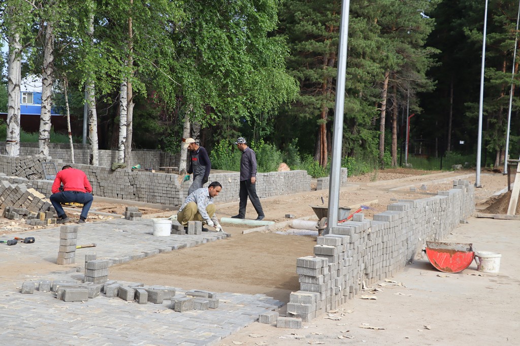 Строительство школьного стадиона в якутском Ленске планируют завершить к концу июля