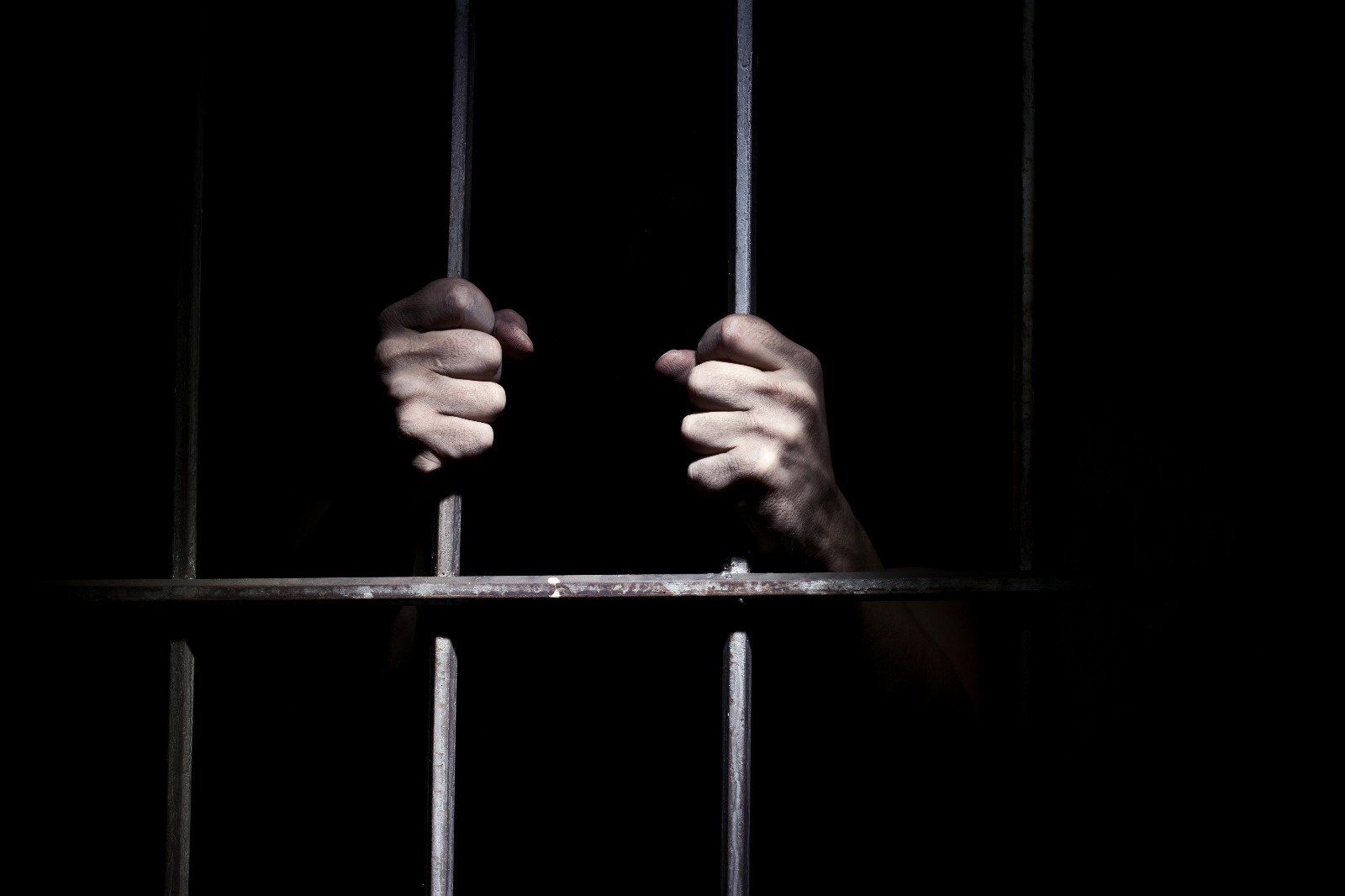 Жителя Алданского района приговорили к 25 годам лишения свободы за убийство и изнасилование несовершеннолетних