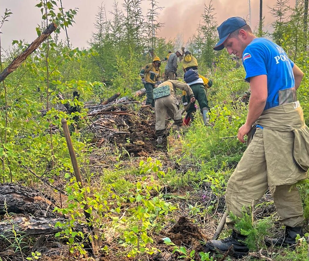 Сложная обстановка с пожарами складывается в трех районах Якутии