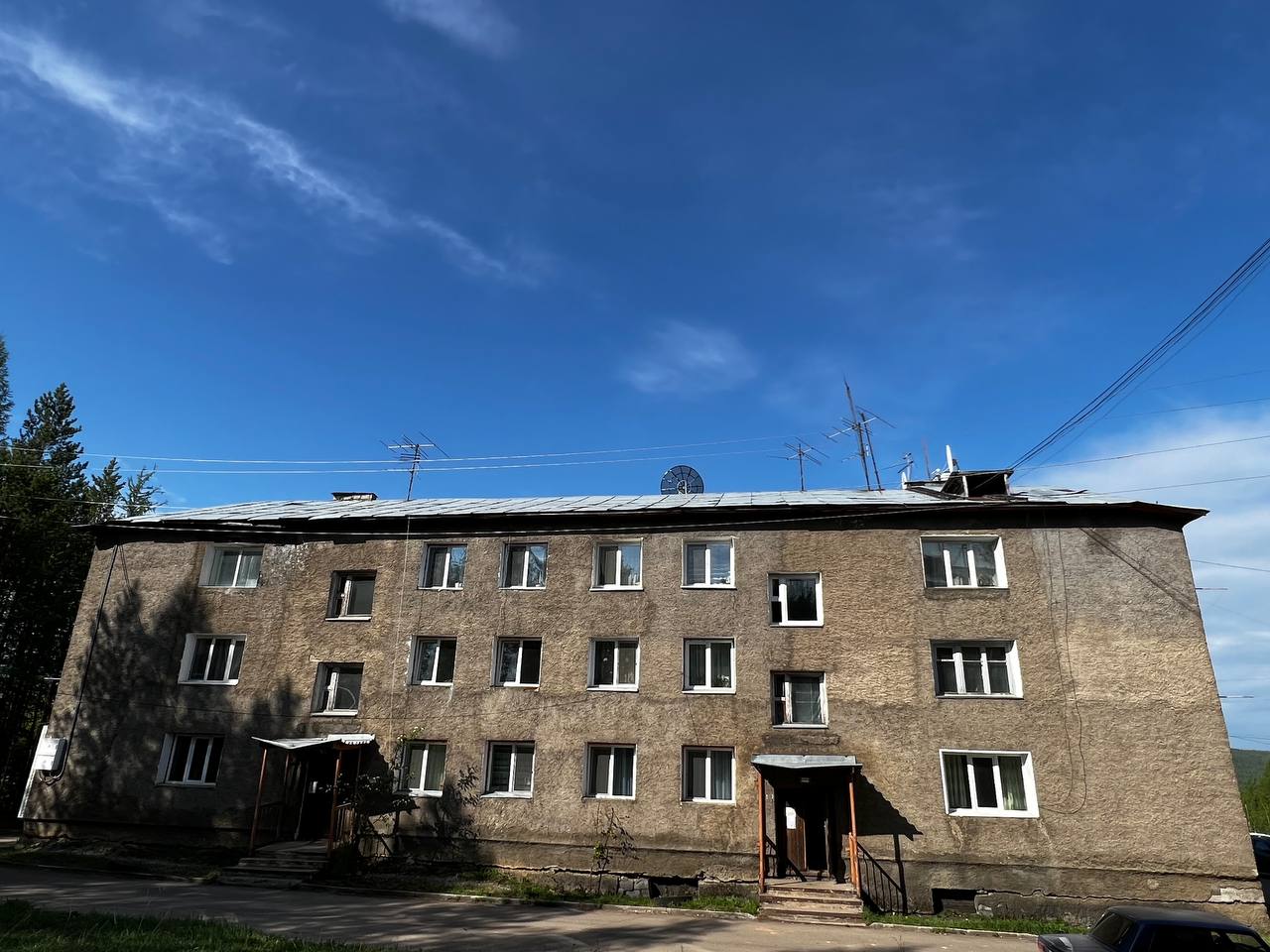 Капитальный ремонт крыши многоквартирного дома в Алданском районе Якутии завершили