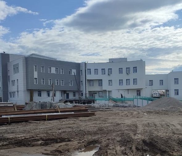 Строительство больничного комплекса продолжают в якутском селе Чурапча