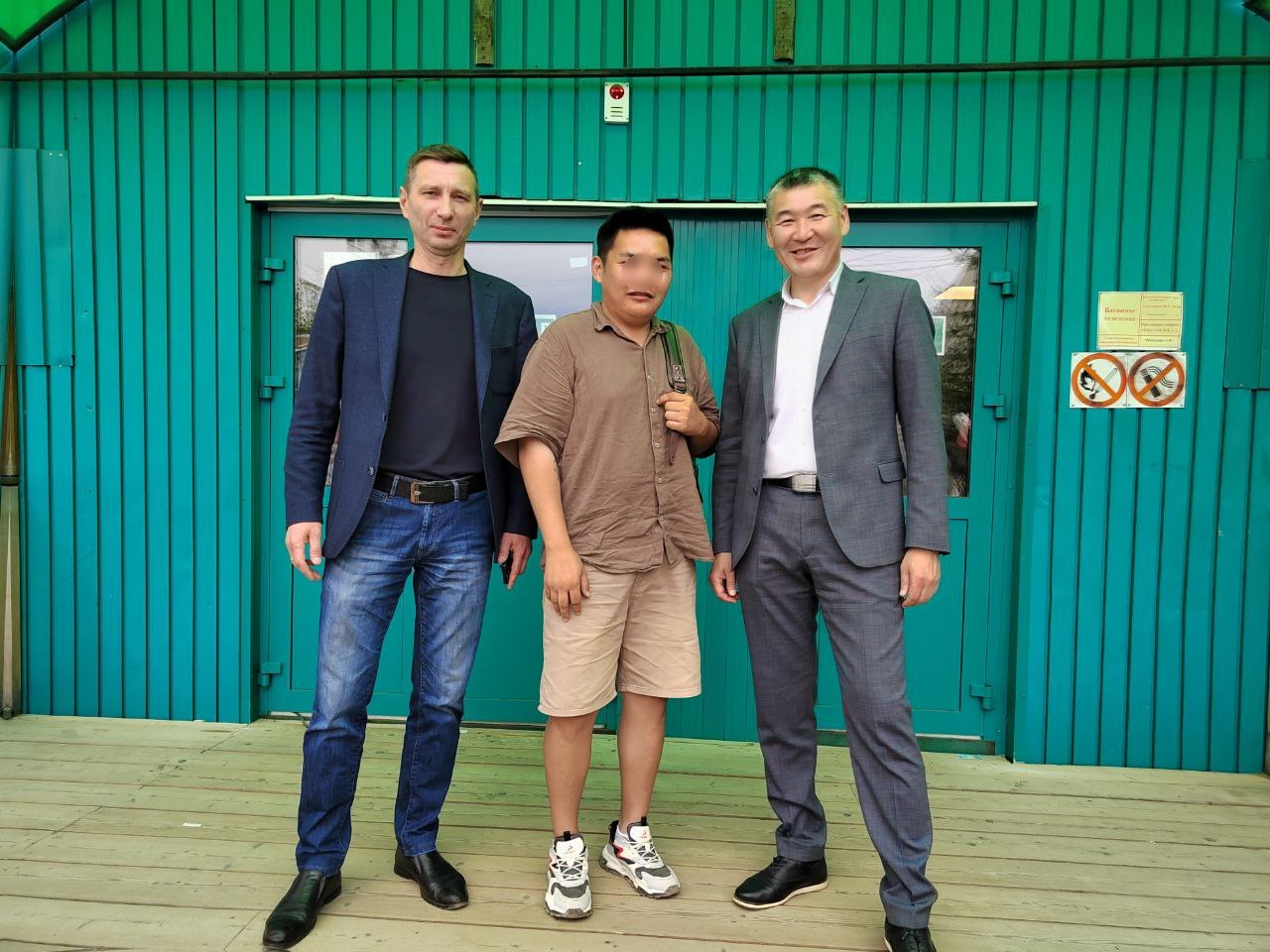 Четырех участников СВО встретили в аэропорту в Мирном в Якутии