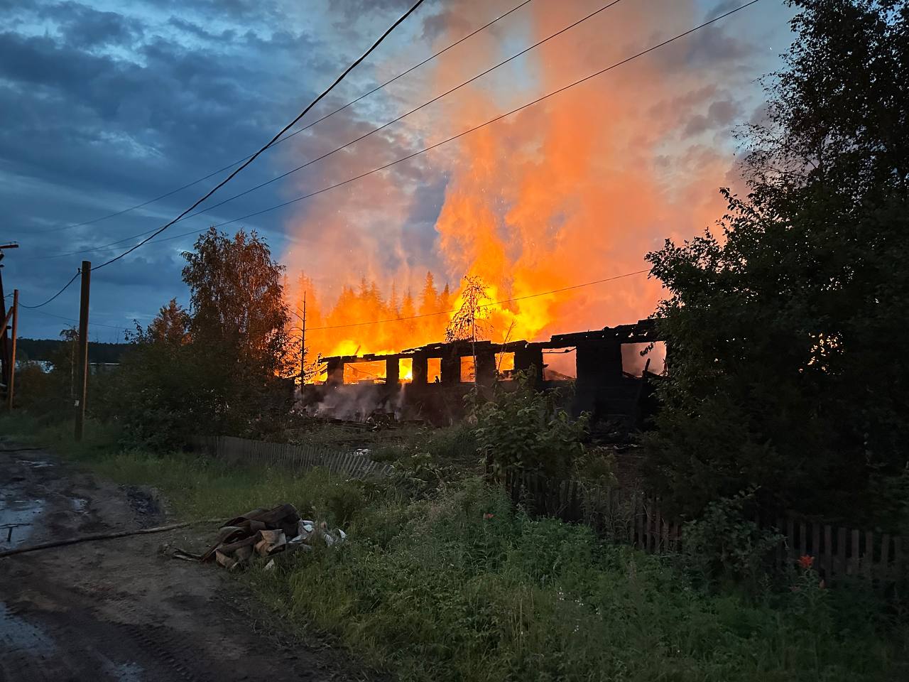 16-квартирный дом сгорел в якутском Олекминске