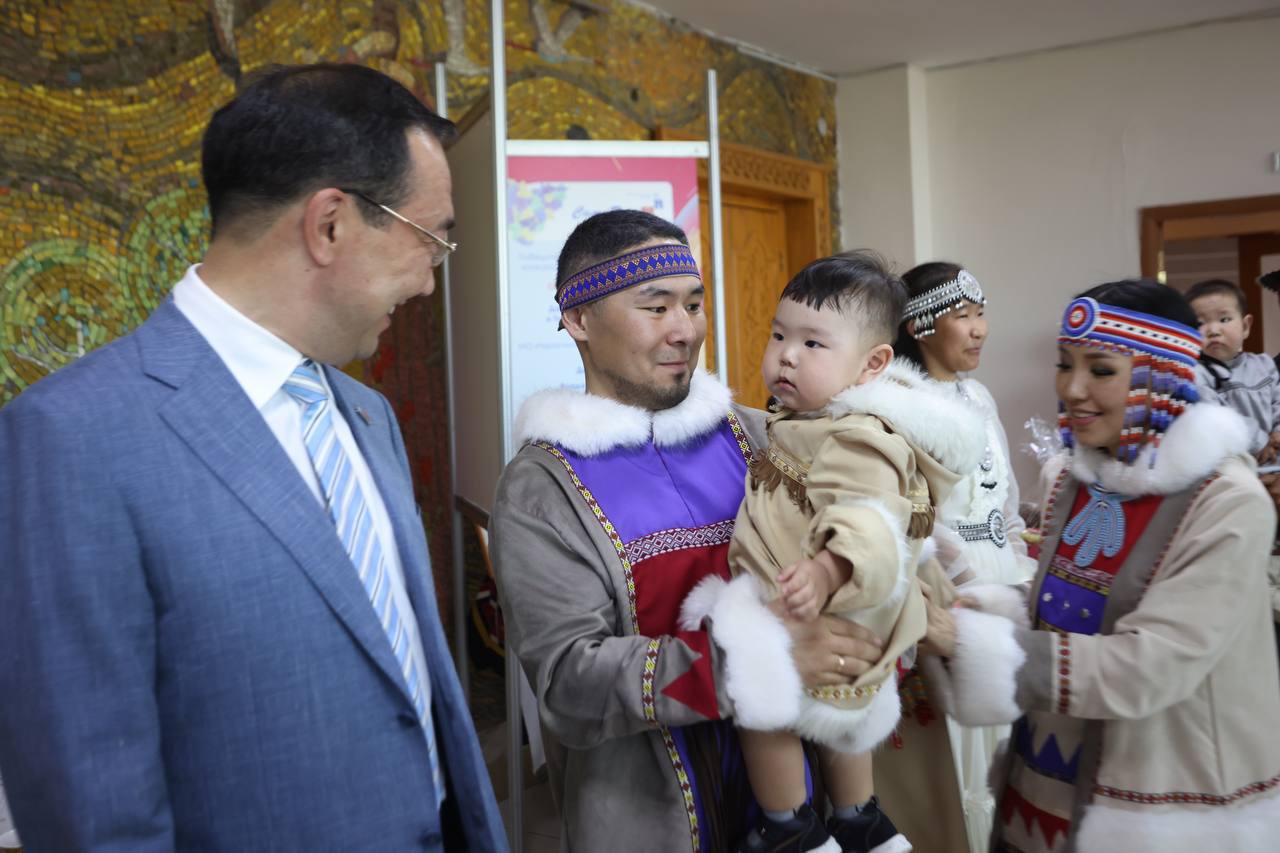 Глава Якутии встретился с победителями конкурса «Семья года-2023»