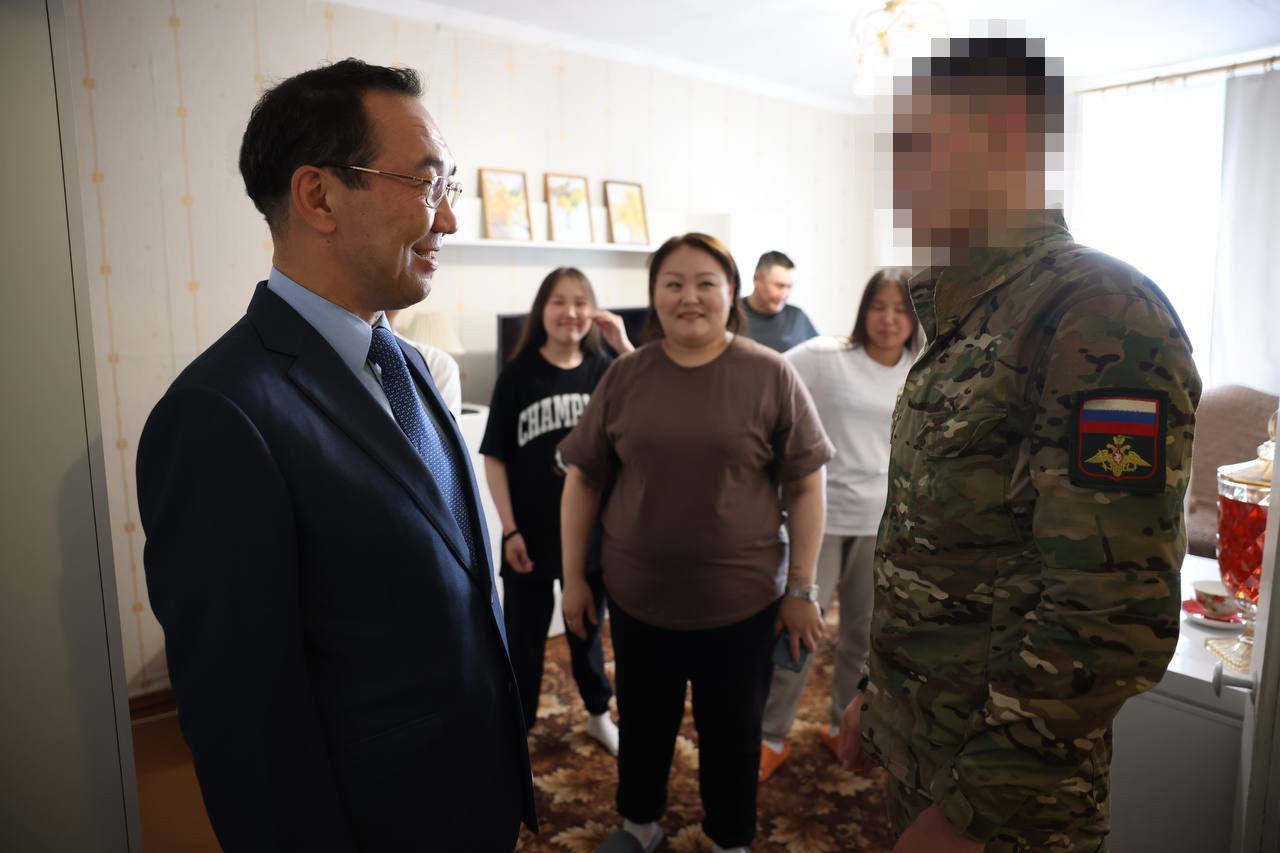 Глава Якутии встретился с семьей участника СВО в Тикси
