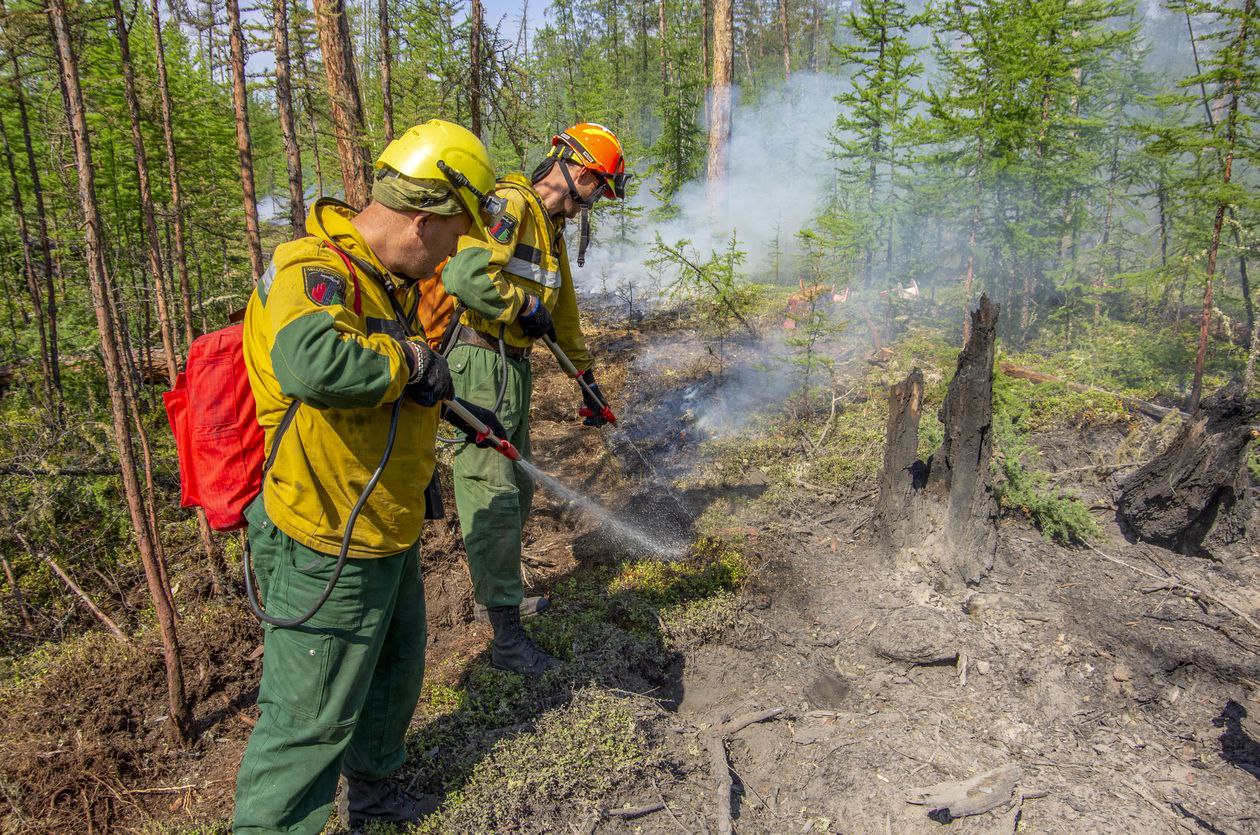 51 лесной пожар потушили в Якутии за сутки