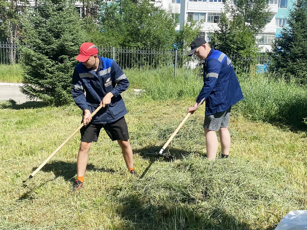 Школьников трудоустроили на лето в Нерюнгринском районе Якутии