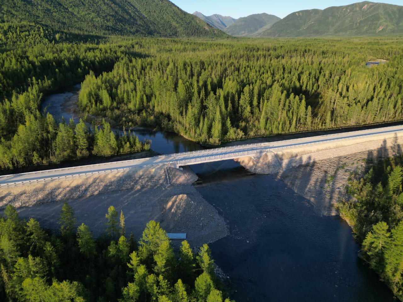 Мост через реку Томпорук в Якутии ввели после реконструкции