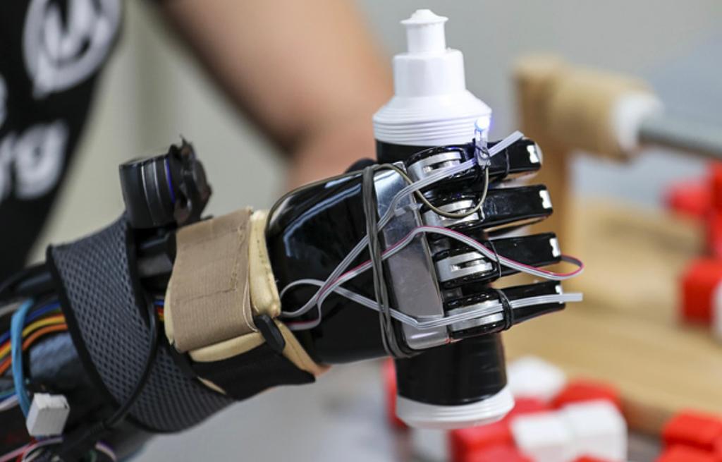 Гибкие датчики для бионических протезов и умной одежды разработали в России