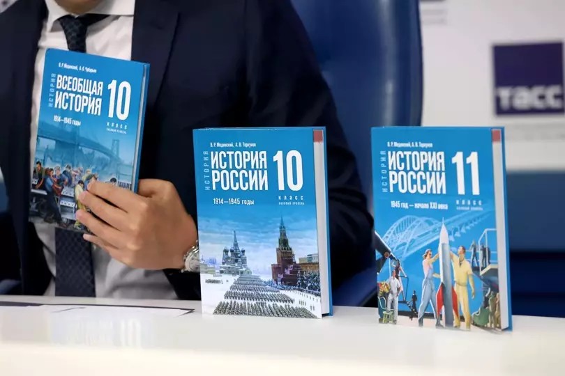 Новый учебник истории для 10-11-х классов выпустили в России