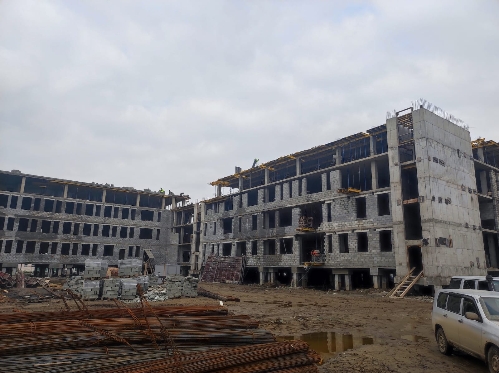 Стройготовность здания Таттинского лицея в Якутии составляет 32%