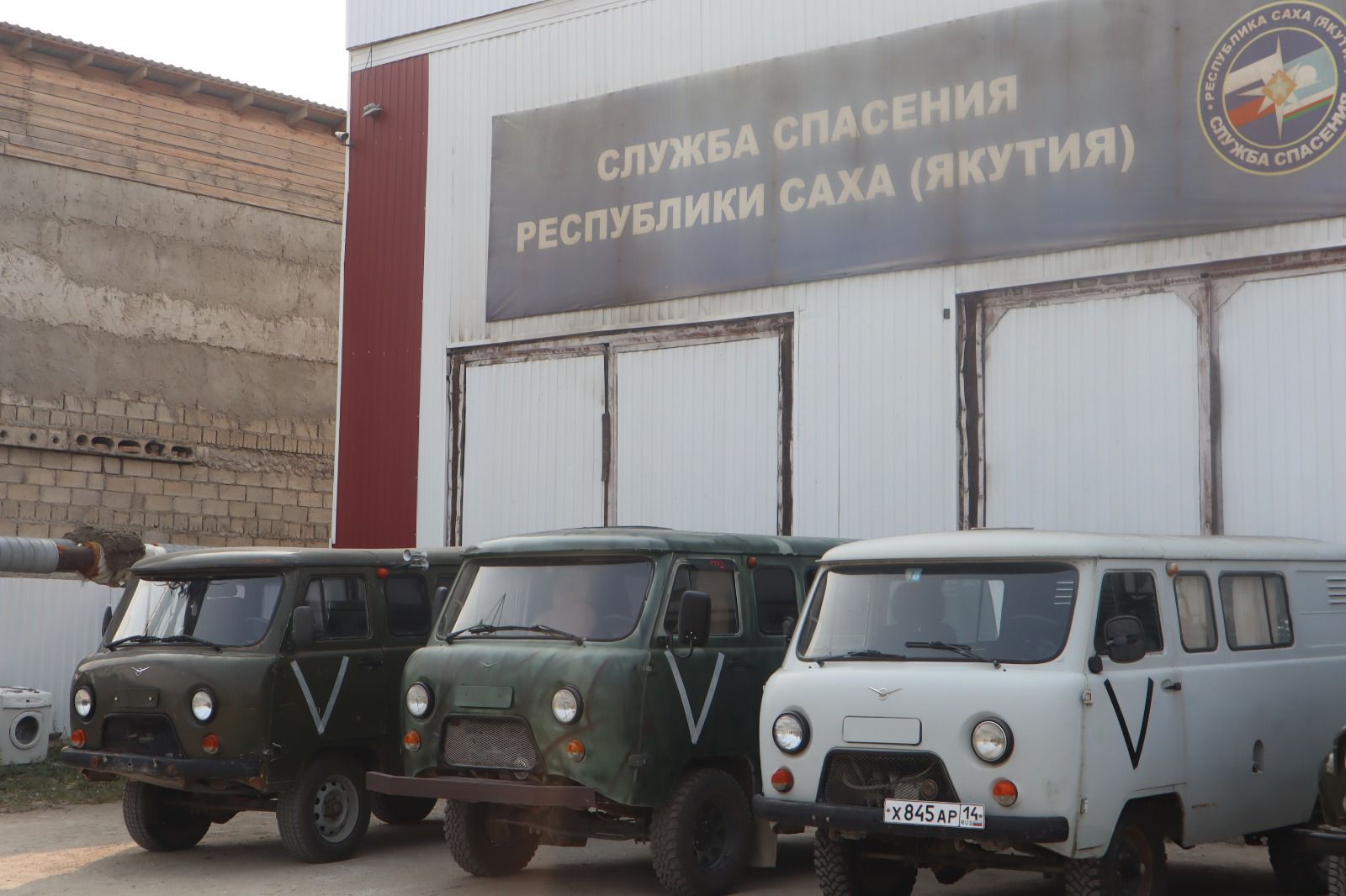«Якутскэнерго» передали ключи от УАЗов бойцам СВО из Якутии