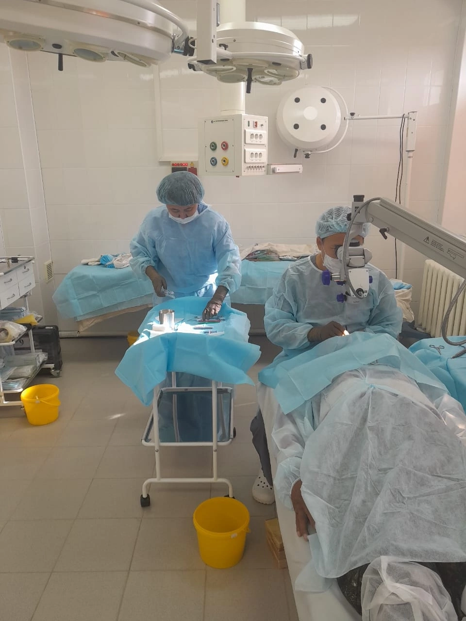 Офтальмологи из Якутска провели операции в Жиганском районе