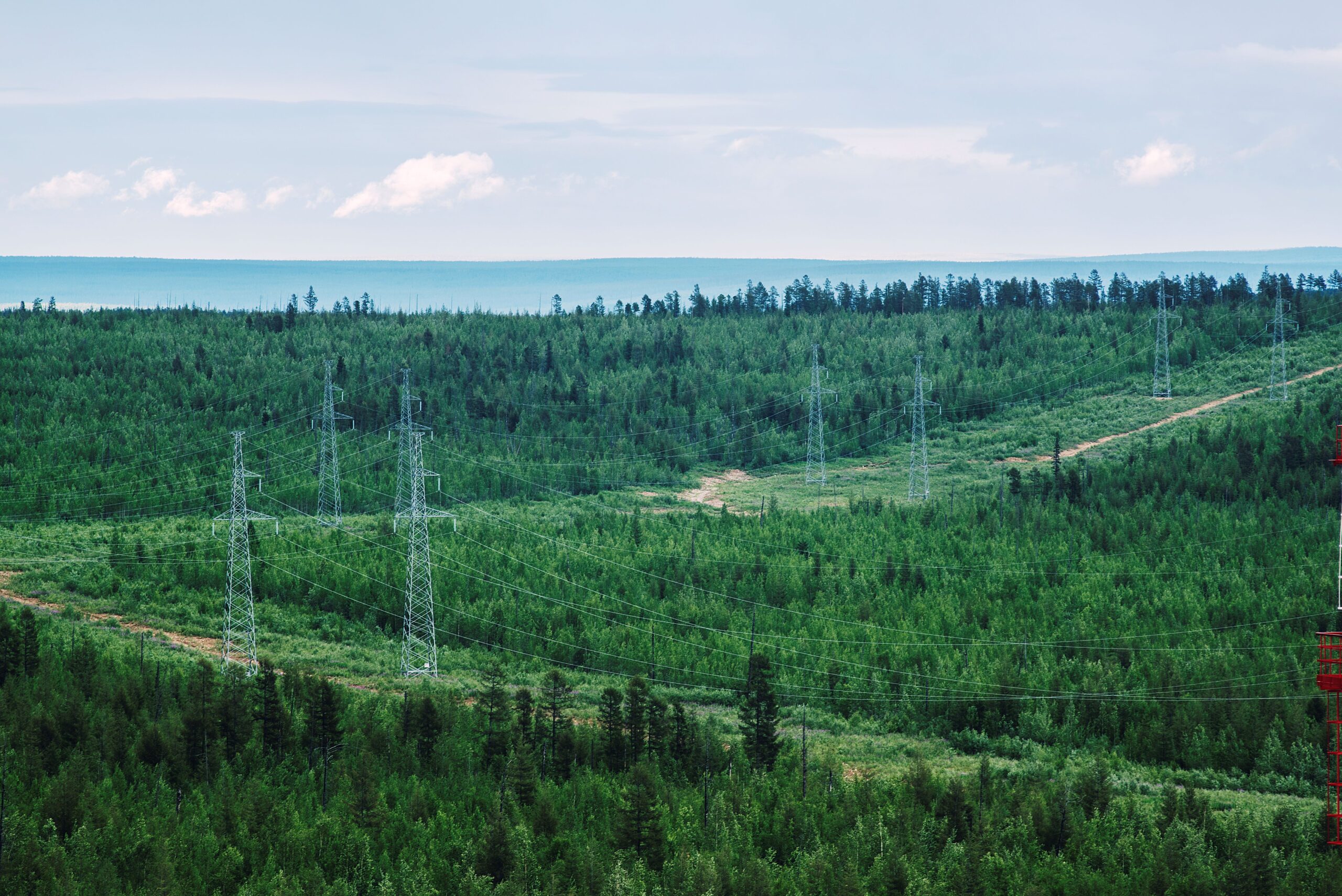 «Россети» начали проект по грозозащите магистральных энерготранзитов на юге Якутии