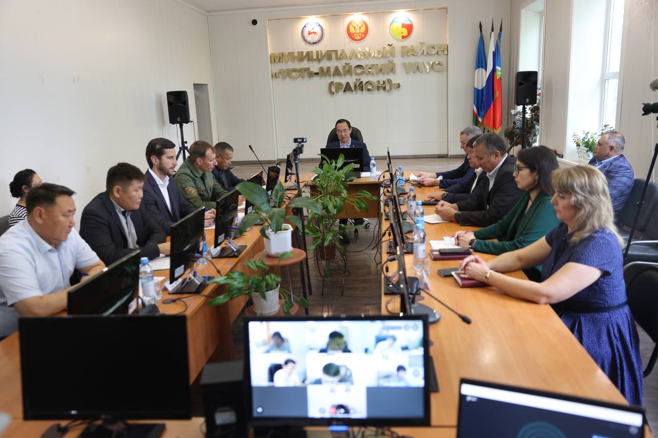 Глава Якутии дал поручения по социально-экономическому развитию Усть-Майского района