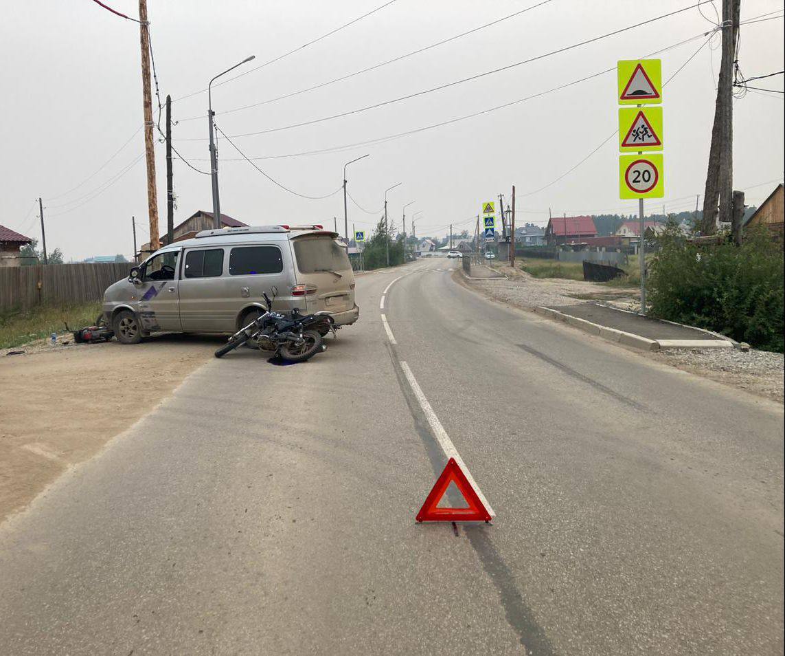 Несовершеннолетние мотоциклисты столкнулись с автомобилем в Якутске