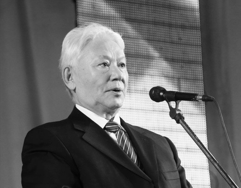 Глава Минвостокразвития РФ выразил соболезнования в связи с кончиной первого президента Якутии