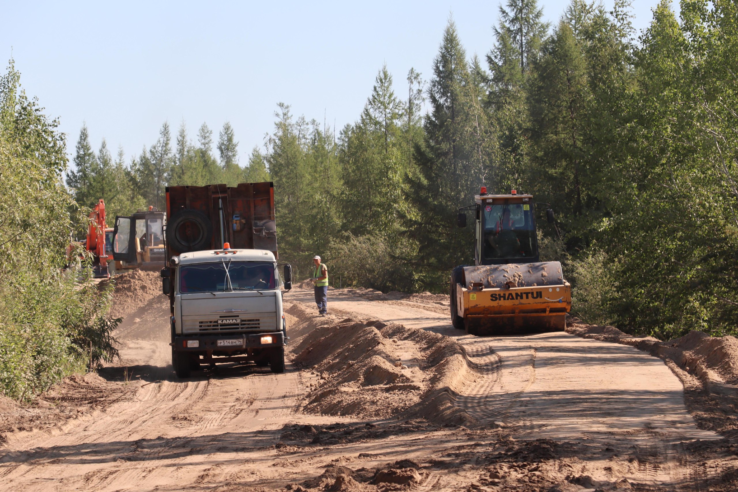 Работы по ремонту дорог в Усть-Алданском районе Якутии планируют завершить раньше срока