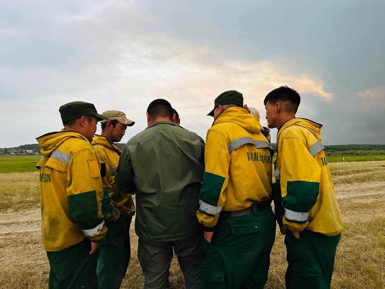 Порядка 570 человек тушат лесные пожары в Олекминском районе Якутии