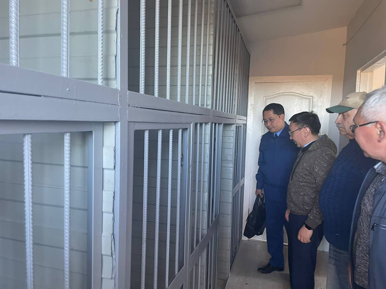 Приют для безнадзорных животных построили в Анабарском районе после вмешательства прокуратуры