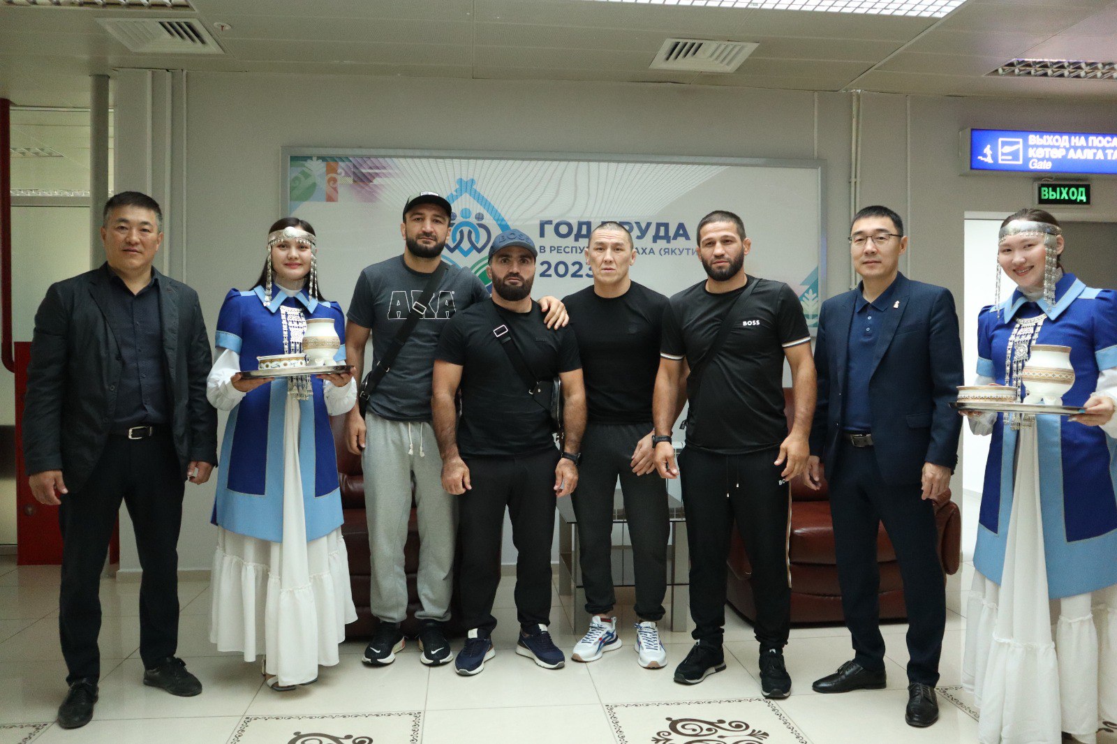 Почетных гостей турнира «Eagle FC» встретили в Якутске